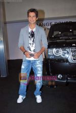 Shahid Kapoor at Range Rover Event in Jaguar Land Rover Showroom in Mumbai on 2nd November 2009 (8).JPG